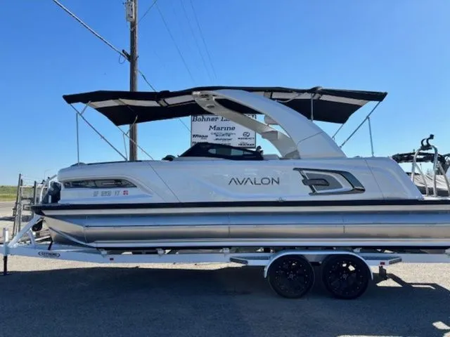 Slide: The Image of Avalon Carbon Series Excalibur Elite Windshield W/ 400HP 2025 - 4