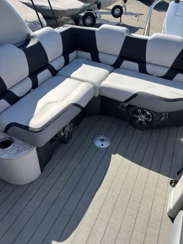 Slide: The Image of Avalon Carbon Series Excalibur Elite Windshield W/ 400HP 2025 - 5