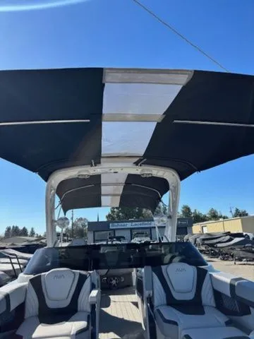 Slide: The Image of Avalon Carbon Series Excalibur Elite Windshield W/ 400HP 2025 - 6