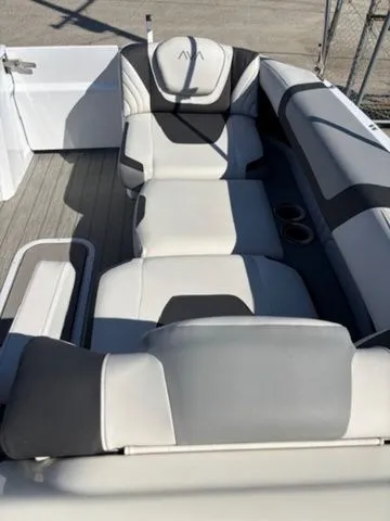 Slide: The Image of Avalon Excalibur Carbon Series Elite Windshield w/ 400HP 2025 - 10