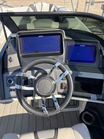 Slide: The Image of Avalon Excalibur Carbon Series Elite Windshield w/ 400HP 2025 - 12