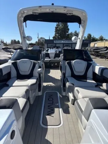 Slide: The Image of Avalon Excalibur Carbon Series Elite Windshield w/ 400HP 2025 - 15