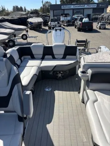 Slide: The Image of Avalon Excalibur Carbon Series Elite Windshield w/ 400HP 2025 - 16