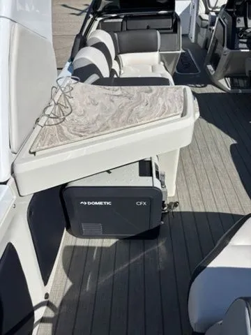 Slide: The Image of Avalon Excalibur Carbon Series Elite Windshield w/ 400HP 2025 - 17