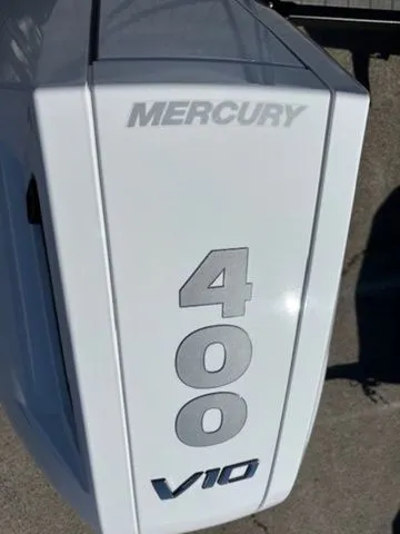 Slide: The Image of Avalon Excalibur Carbon Series Elite Windshield w/ 400HP 2025 - 18