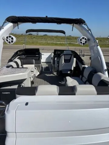 Slide: The Image of Avalon Excalibur Carbon Series Elite Windshield w/ 400HP 2025 - 19