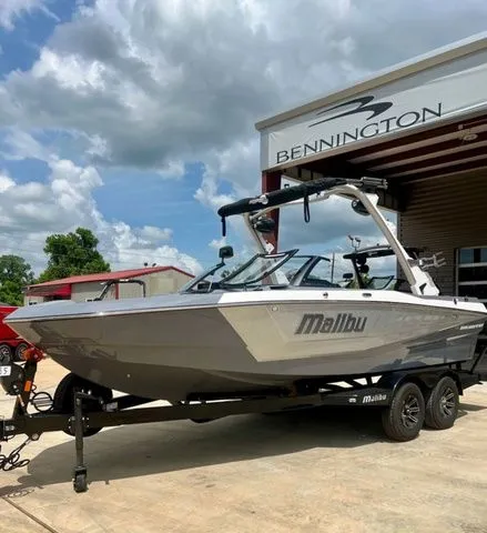 Slide: The Image of Malibu Wakesetter 21 LX 2025 - 3