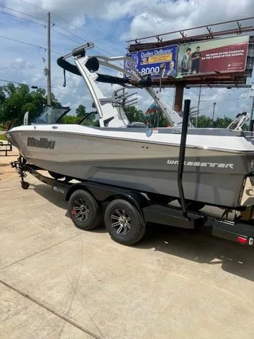 Slide: The Image of Malibu Wakesetter 21 LX 2025 - 5