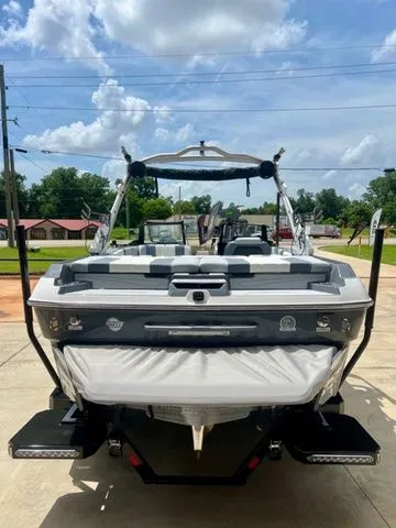 Slide: The Image of Malibu Wakesetter 21 LX 2025 - 6