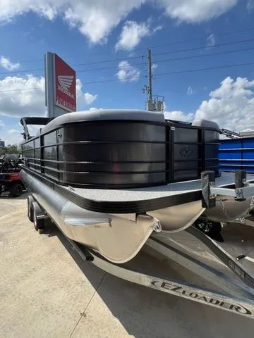 Slide: The Image of Veranda VISTA VIEW 22XRC 2026 - 3