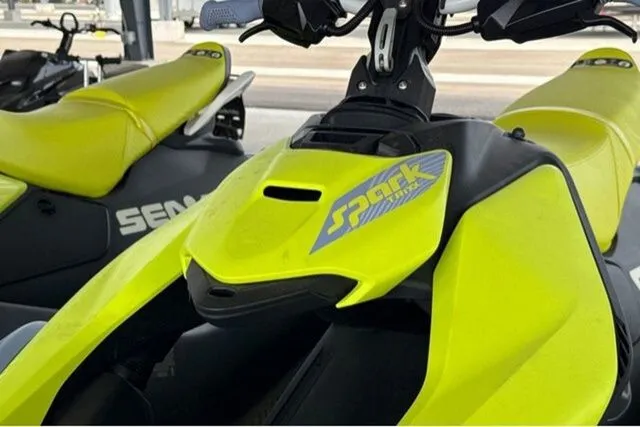 Slide: The Image of Sea-Doo Spark® Trixx™ for 3 Rotax® 900 ACE™ - 90 iBR 2024 - 23