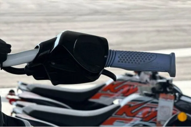 Slide: The Image of Sea-Doo Spark® Trixx™ for 3 Rotax® 900 ACE™ - 90 iBR 2024 - 33