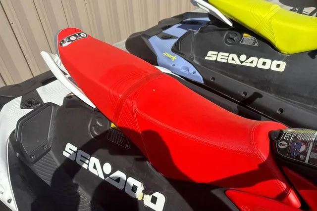 Slide: The Image of Sea-Doo PWC SPARK TRIXX 90 AUD WH 3UP IBR 25 2025 - 12
