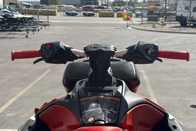 Slide: The Image of Sea-Doo PWC SPARK TRIXX 90 AUD WH 3UP IBR 25 2025 - 15