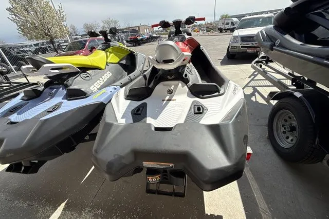 Slide: The Image of Sea-Doo PWC SPARK TRIXX 90 AUD WH 3UP IBR 25 2025 - 23