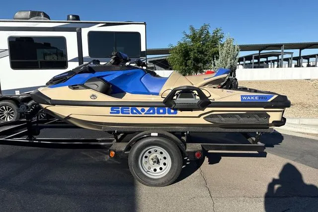 Slide: The Image of Sea-Doo Wake 2025 - 18