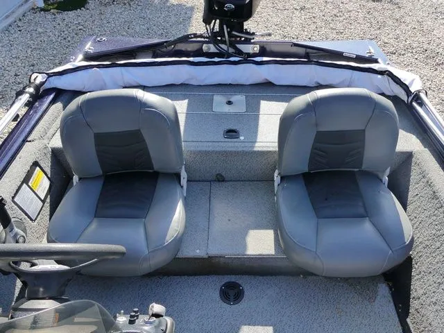 Slide: The Image of Tracker Pro 170 2019 - 11