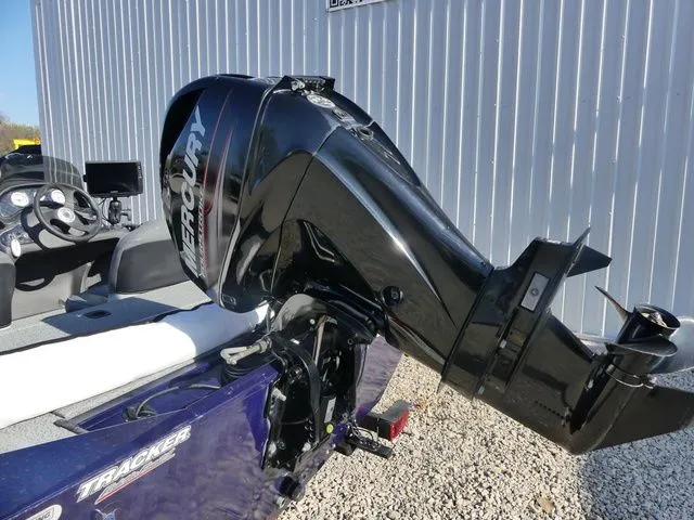 Slide: The Image of Tracker Pro 170 2019 - 3