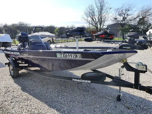 Slide: The Image of Tracker Pro 170 2019 - 6