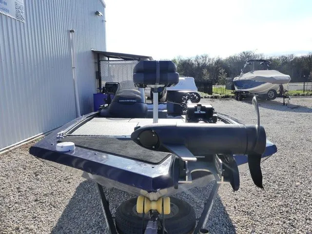 Slide: The Image of Tracker Pro 170 2019 - 7