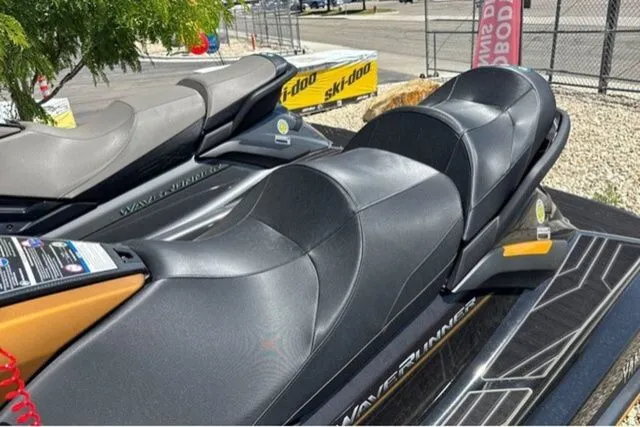 Slide: The Image of Yamaha FX Cruiser HO 2025 - 10