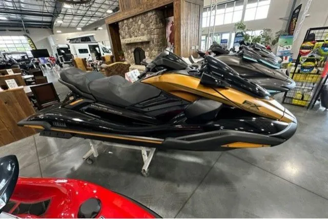 Slide: The Image of Yamaha FX Cruiser HO 2025 - 18