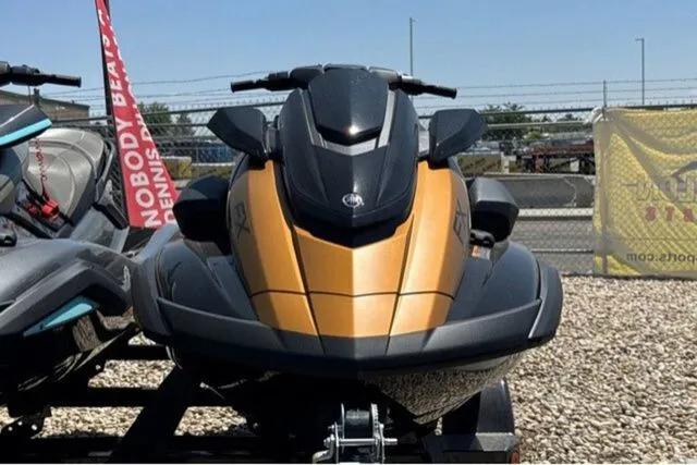 Slide: The Image of Yamaha FX Cruiser HO 2025 - 3