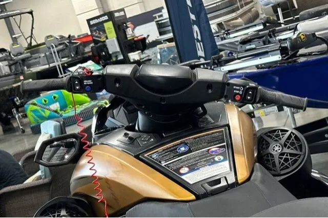 Slide: The Image of Yamaha FX Cruiser HO 2025 - 30