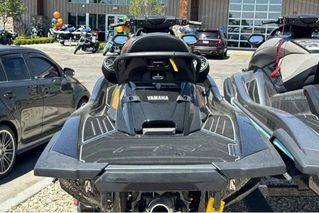 Slide: The Image of Yamaha FX Cruiser HO 2025 - 4