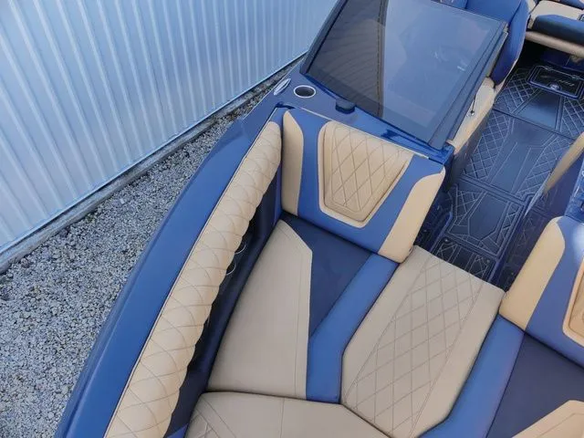 Slide: The Image of Tigé 25ZX 2022 - 10