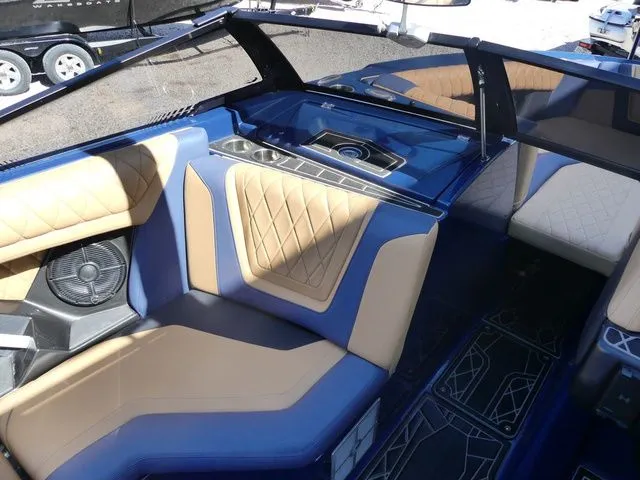 Slide: The Image of Tigé 25ZX 2022 - 14