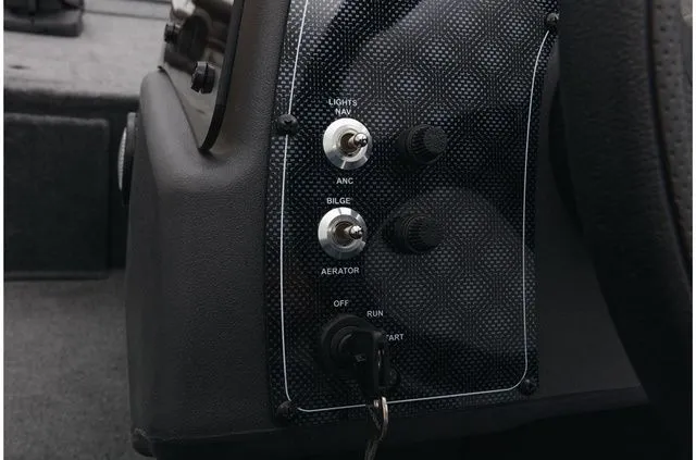 Slide: The Image of Tracker Bass Tracker Classic XL 2021 - 22