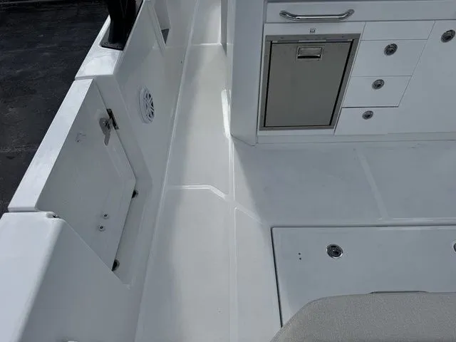 Slide: The Image of Wellcraft 28 T-Top 2026 - 10