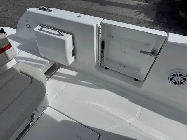 Slide: The Image of Wellcraft 28 T-Top 2026 - 12