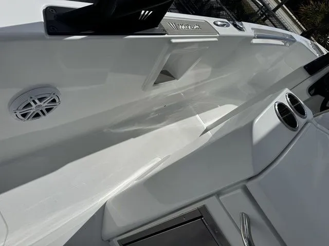 Slide: The Image of Wellcraft 28 T-Top 2026 - 16