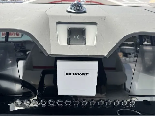 Slide: The Image of Wellcraft 28 T-Top 2026 - 22