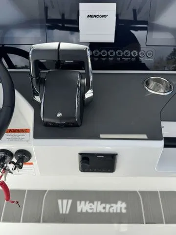 Slide: The Image of Wellcraft 28 T-Top 2026 - 25