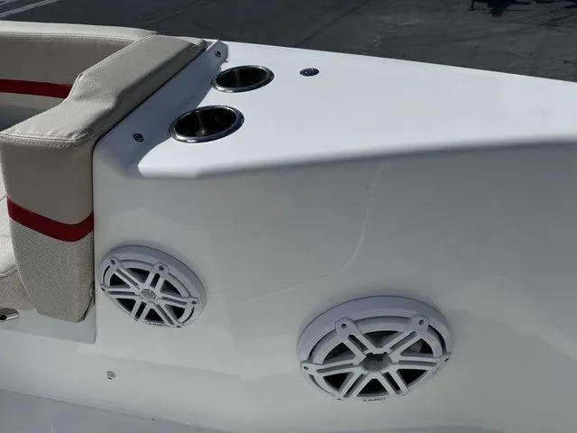 Slide: The Image of Wellcraft 28 T-Top 2026 - 30