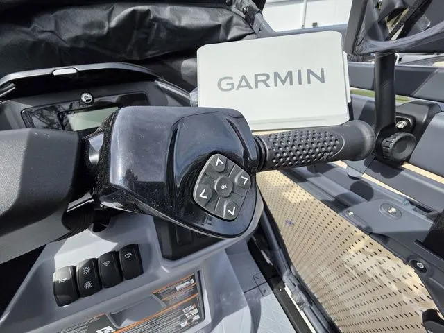 Slide: The Image of Sea-Doo Switch Sport™ 21 - 300 Hp Galvanized 2026 - 11