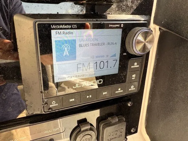 Slide: The Image of JL Audio MediaMaster 105 on Sea Hunt Ultra 265 SE, tuned to FM 101.7. - 19