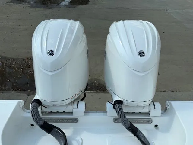 Slide: The Image of Dual outboard engines on Sea Hunt Ultra 265 SE boat, 2025 model. - 22