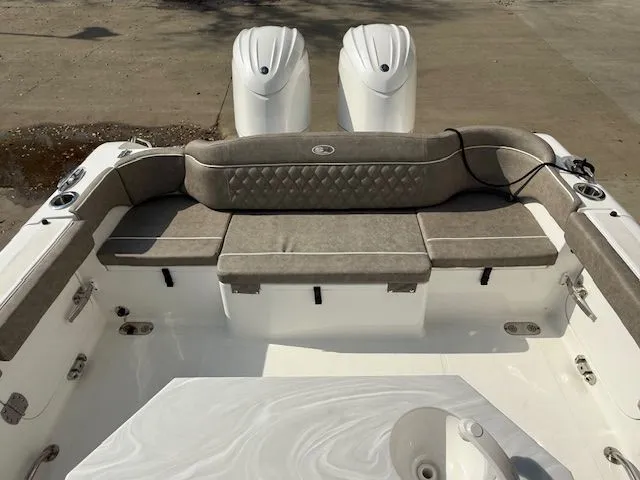 Slide: The Image of Interior view of Sea Hunt Ultra 265 SE boat, model year 2025. - 25