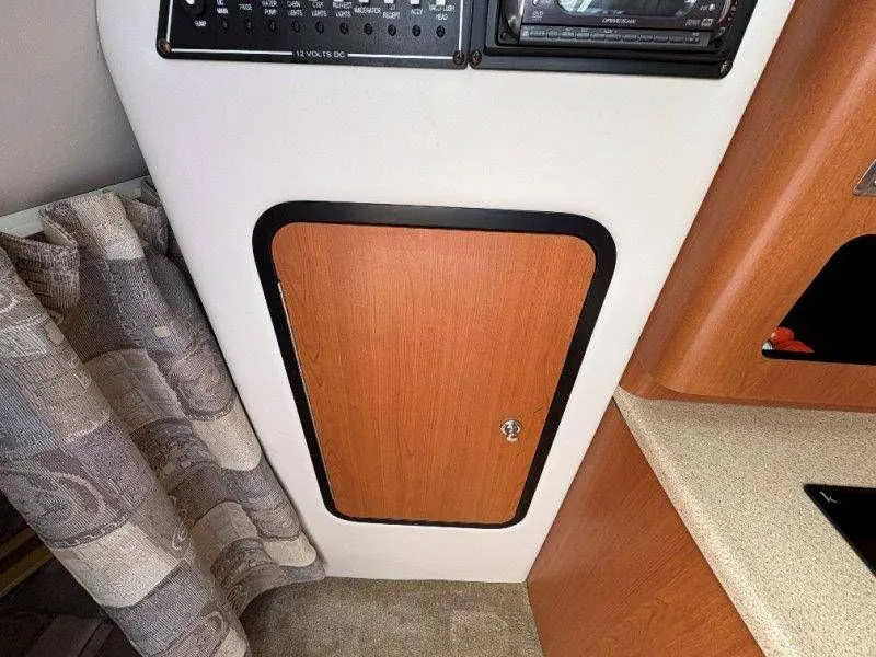 Slide: The Image of Crownline Boats 250 CR 2008 - 102