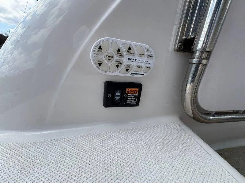 Slide: The Image of Crownline Boats 250 CR 2008 - 18