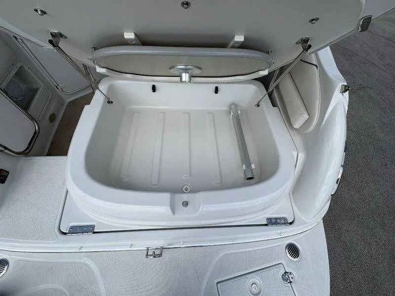 Slide: The Image of Crownline Boats 250 CR 2008 - 19