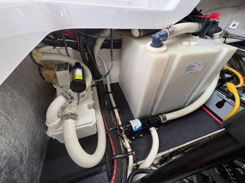 Slide: The Image of Crownline Boats 250 CR 2008 - 61