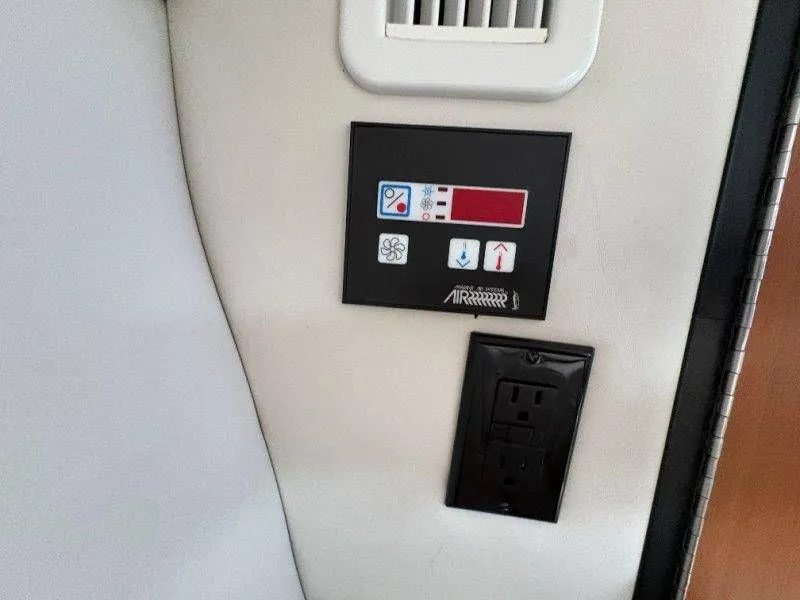 Slide: The Image of Crownline Boats 250 CR 2008 - 84