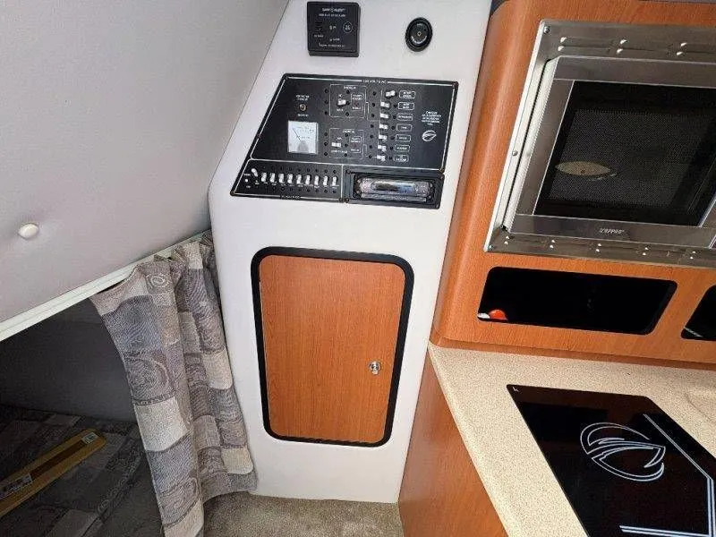 Slide: The Image of Crownline Boats 250 CR 2008 - 88