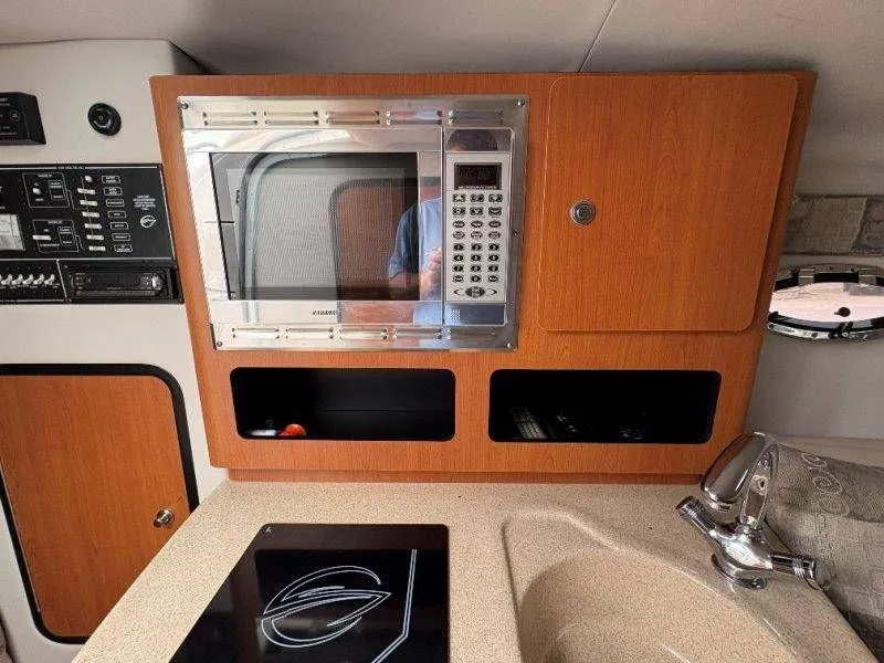 Slide: The Image of Crownline Boats 250 CR 2008 - 89