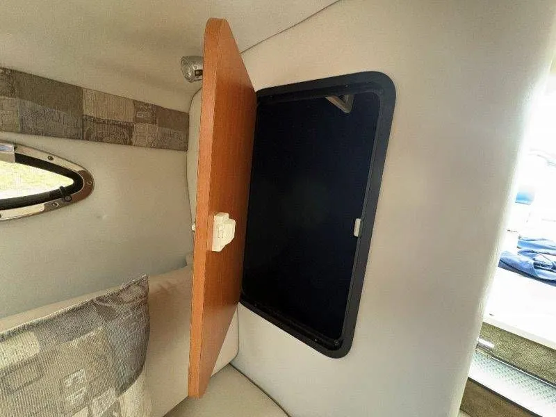 Slide: The Image of Crownline Boats 250 CR 2008 - 92